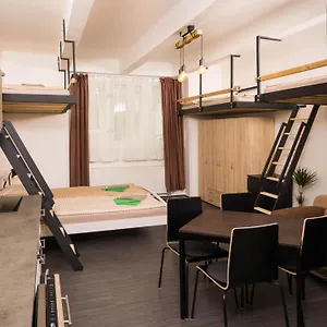 Appartamento Flying Bed Close To Castle And Airport, Praga